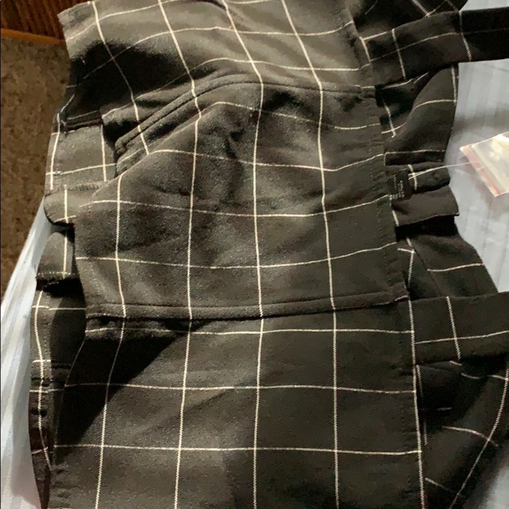 Black crop top with white stripes - Picture 4 of 5